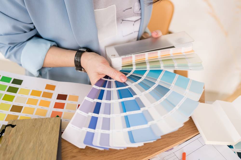 La importancia del color de las paredes en la decoración del espacio interior de un negocio